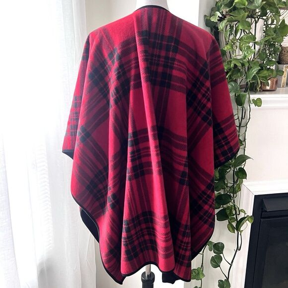 Woolrich Red & Black Plaid Super Soft Luxurious Fleece Style Wrap - One Size - Picture 6 of 8